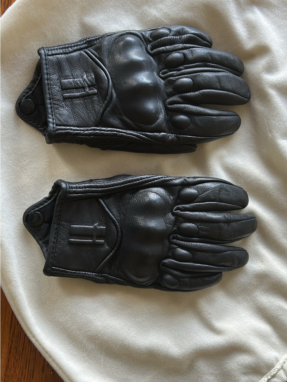 Full Finger Touchscreen Goatskin Leather Motorcycle Gloves - Women's, size small